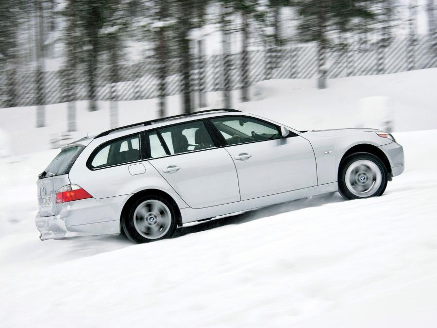  BMW 530xi Touring 2007 года  (фото 10 из 12)
